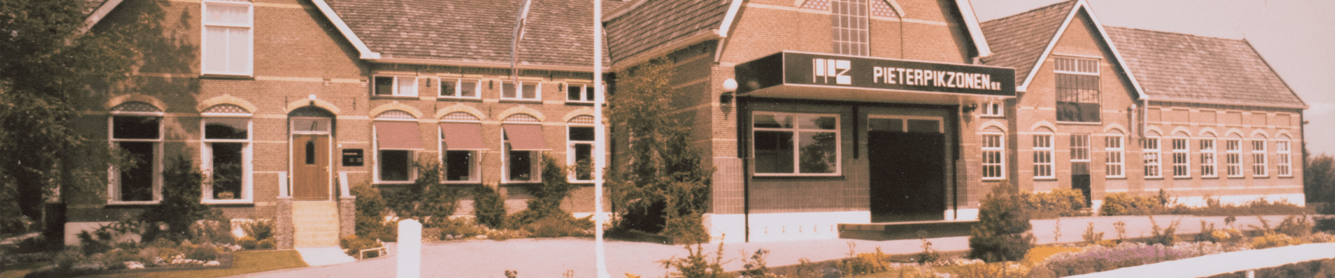 gebouw pieterpikzonen zedenfabriek luinjeberd